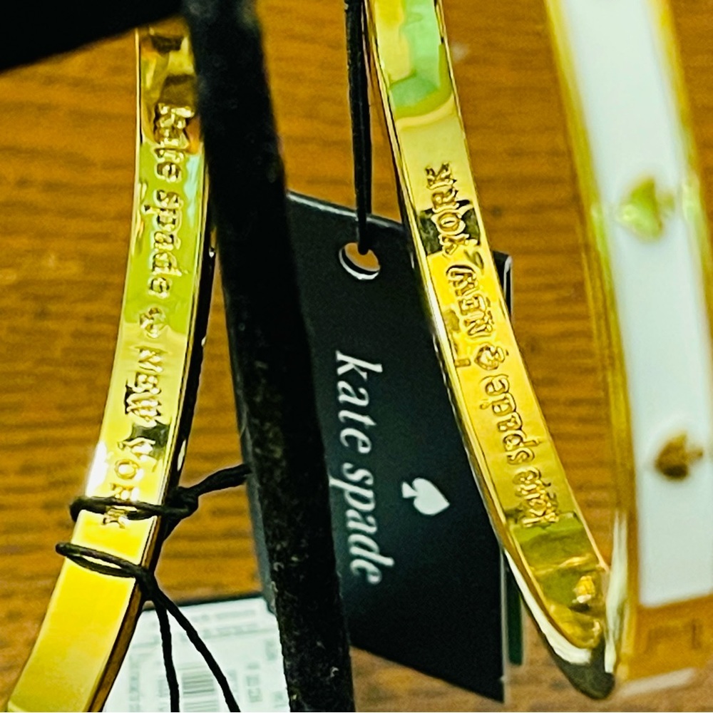 kate spade- Spot the Spade Enamel with Gold Spades in Pink or White - Picture 10 of 11